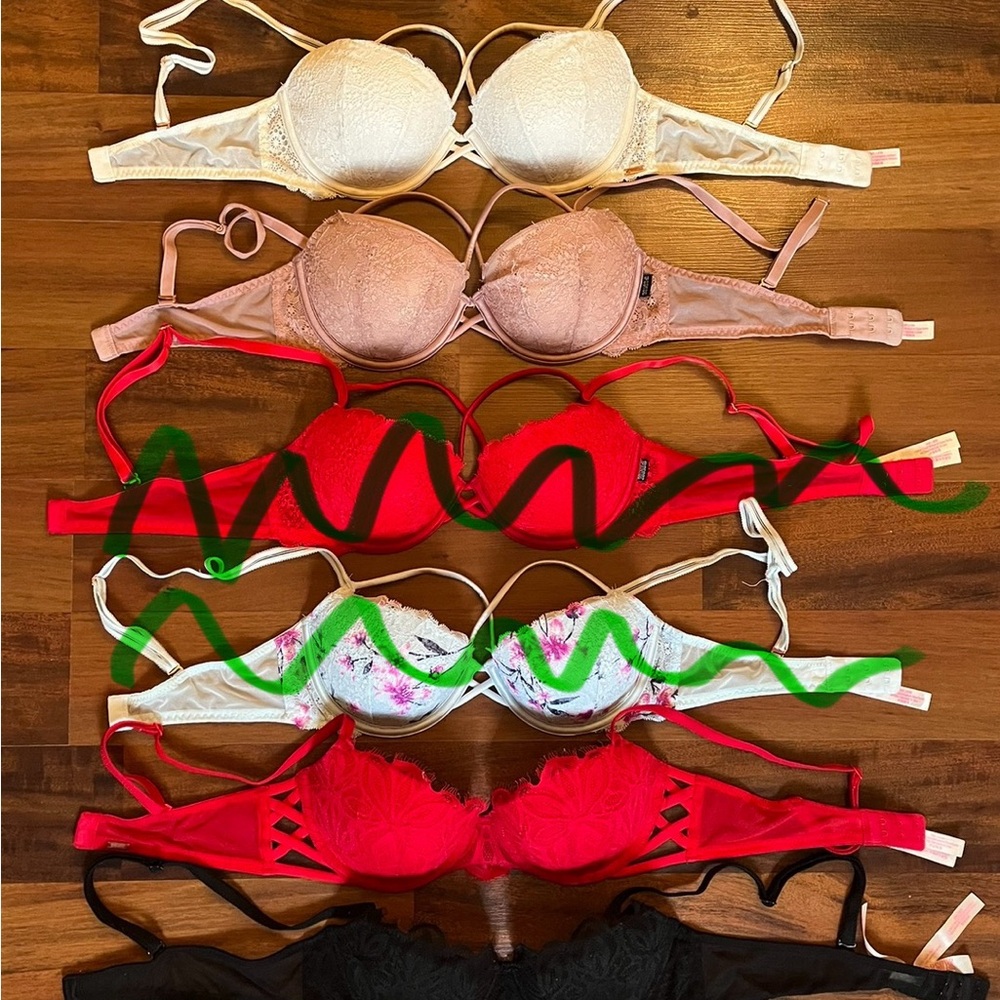 VS PINK 4 Bra Bundle
